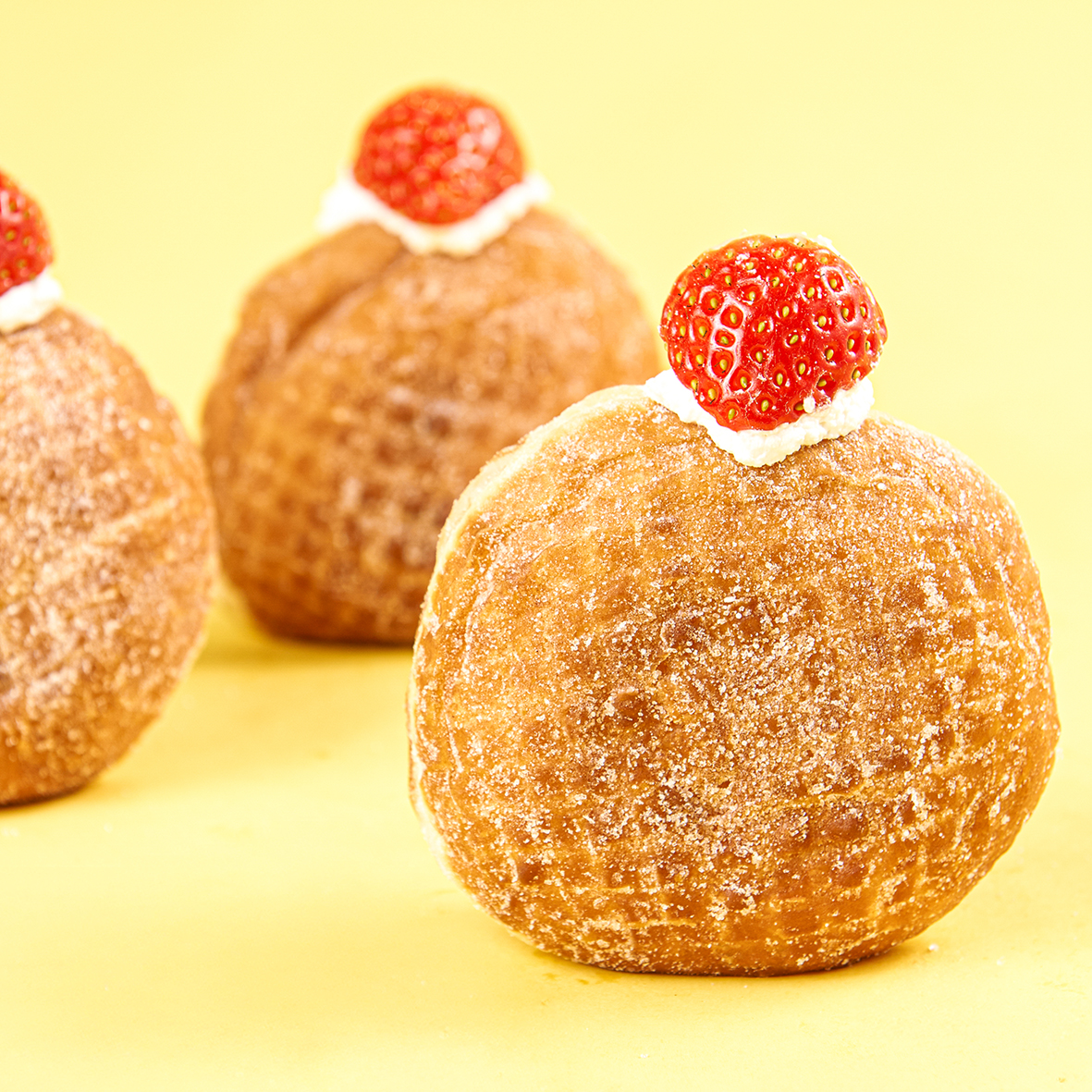 苺ホイップドーナツ